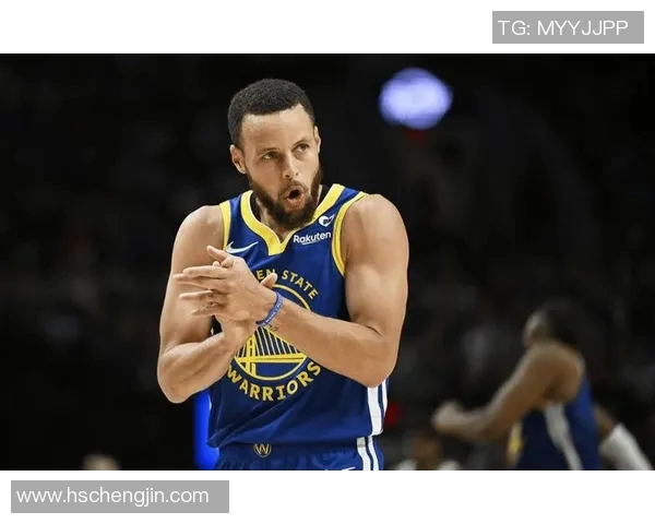 库里：我知道联盟中的各种交易流言 但我们目前以争胜为主