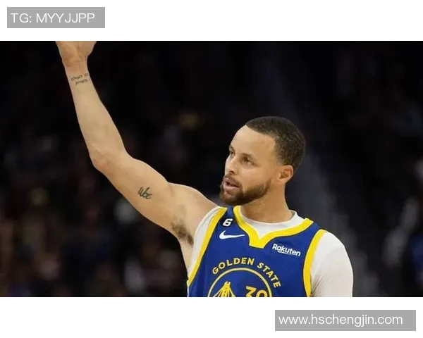 他是冠军内线，曾入选全明星，11年辗转5队，如今联手库里再冲冠